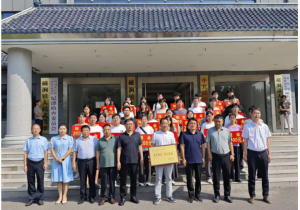 愛心傳遞，溫暖同行——磁澗鎮(zhèn)2024年社會扶貧暨洛陽九億重工集團(tuán)資助貧困大學(xué)生愛心捐贈活動